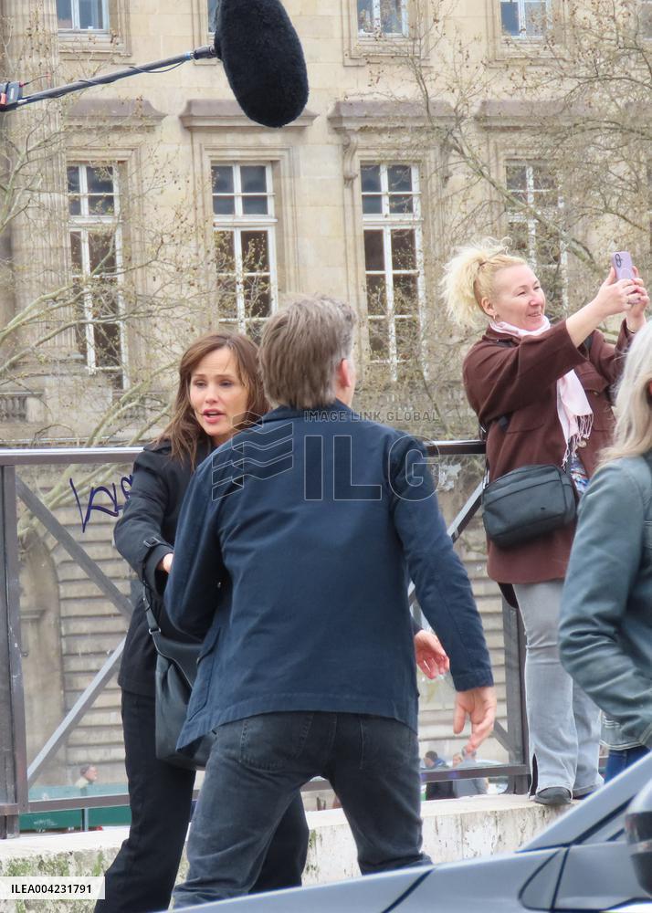 Jennifer Garner And Nikolaj Coster-Waldau On Set Of The Last Thing He Told Me - Paris