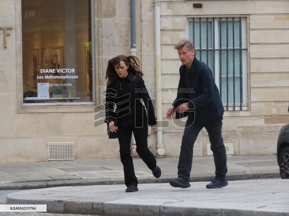 Jennifer Garner And Nikolaj Coster-Waldau On Set Of The Last Thing He Told Me - Paris