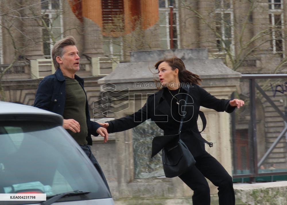 Jennifer Garner And Nikolaj Coster-Waldau On Set Of The Last Thing He Told Me - Paris