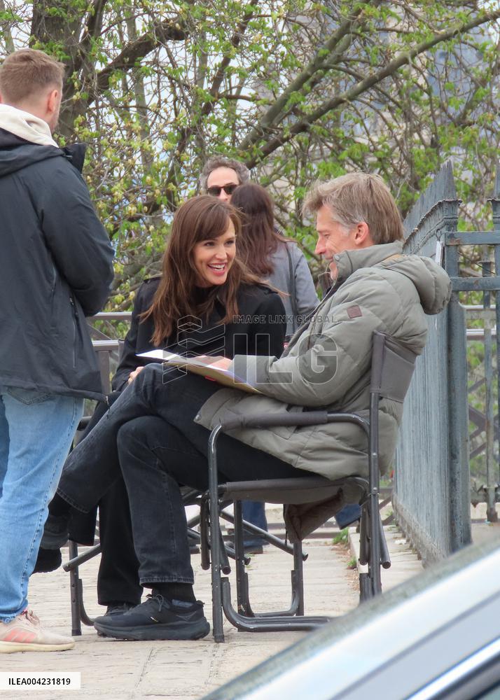 Jennifer Garner And Nikolaj Coster-Waldau On Set Of The Last Thing He Told Me - Paris