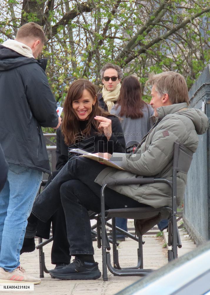 Jennifer Garner And Nikolaj Coster-Waldau On Set Of The Last Thing He Told Me - Paris