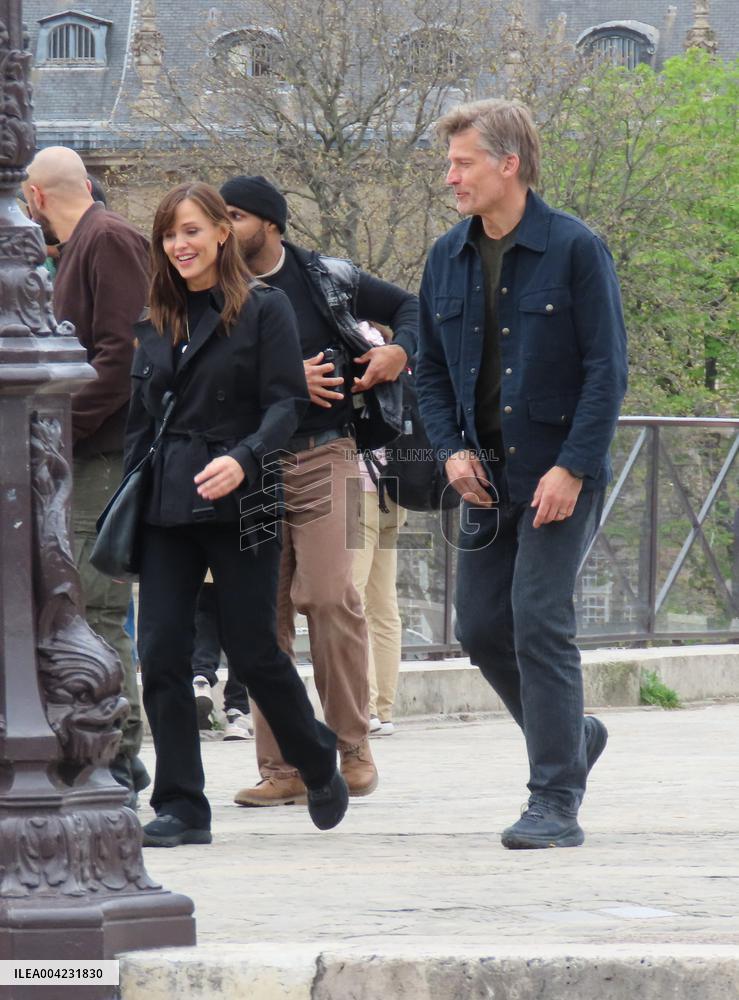 Jennifer Garner And Nikolaj Coster-Waldau On Set Of The Last Thing He Told Me - Paris
