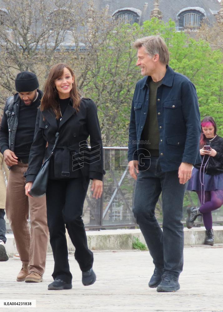 Jennifer Garner And Nikolaj Coster-Waldau On Set Of The Last Thing He Told Me - Paris