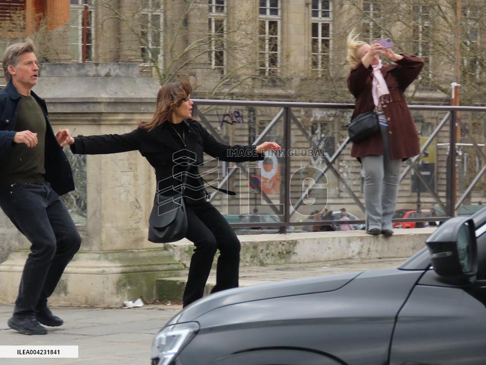 Jennifer Garner And Nikolaj Coster-Waldau On Set Of The Last Thing He Told Me - Paris