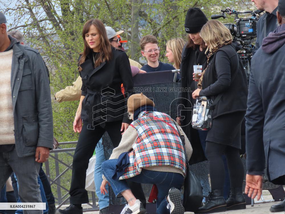 Jennifer Garner And Nikolaj Coster-Waldau On Set Of The Last Thing He Told Me - Paris