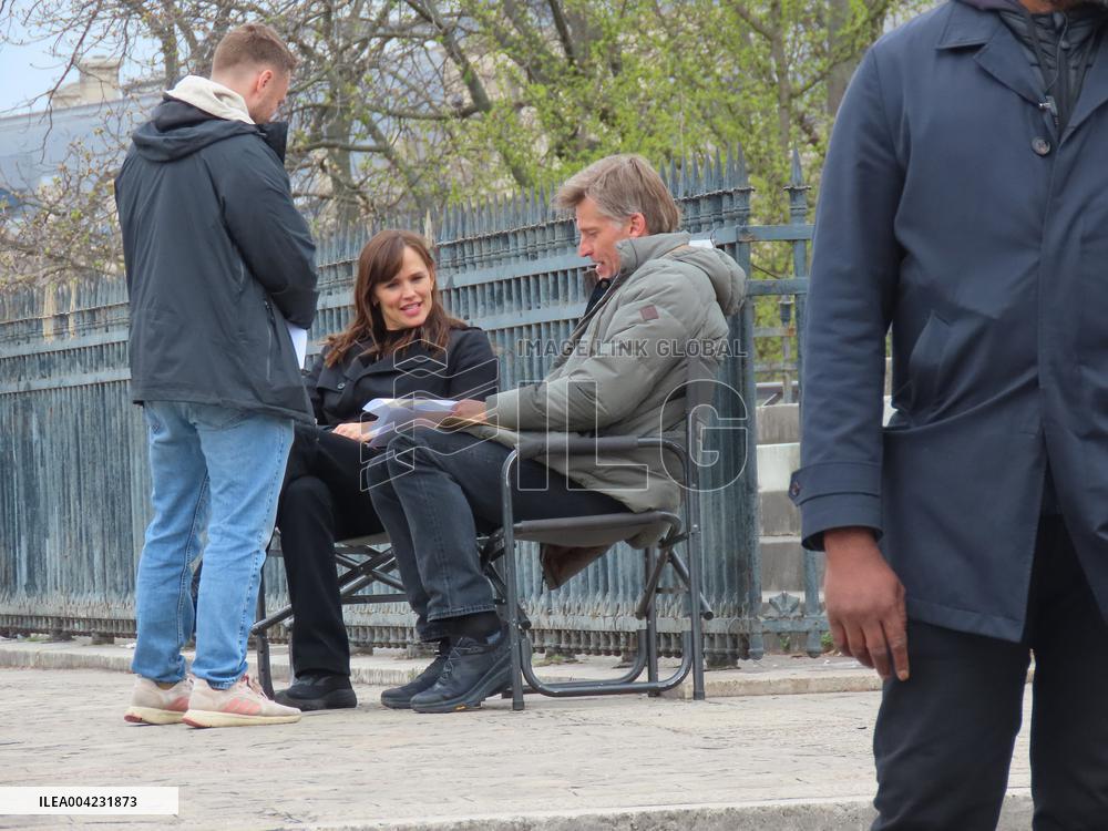 Jennifer Garner And Nikolaj Coster-Waldau On Set Of The Last Thing He Told Me - Paris