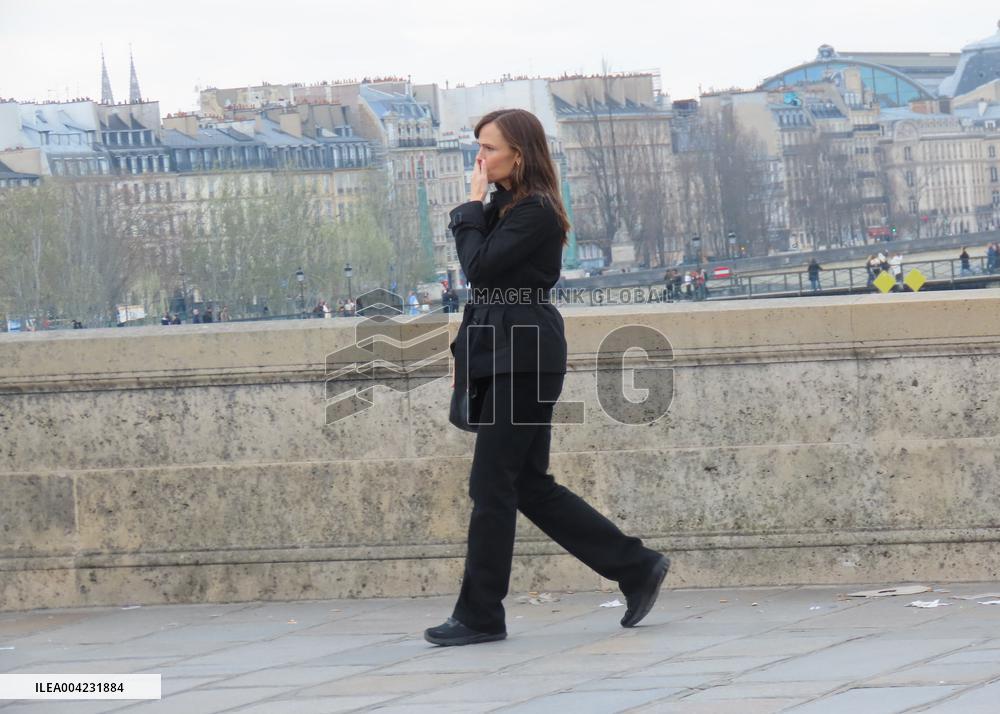 Jennifer Garner And Nikolaj Coster-Waldau On Set Of The Last Thing He Told Me - Paris