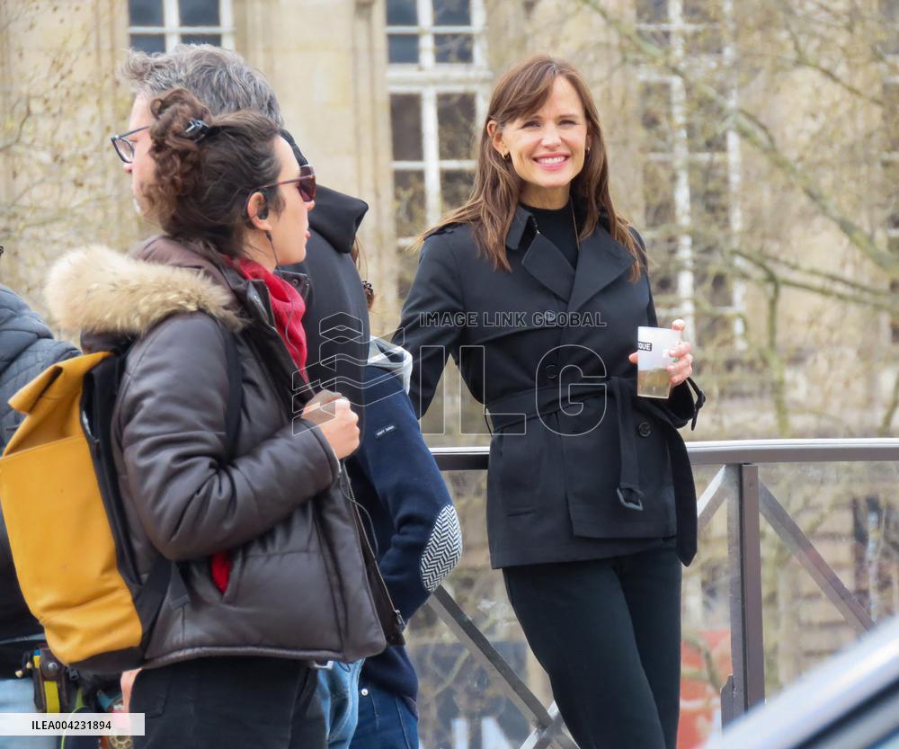 Jennifer Garner And Nikolaj Coster-Waldau On Set Of The Last Thing He Told Me - Paris
