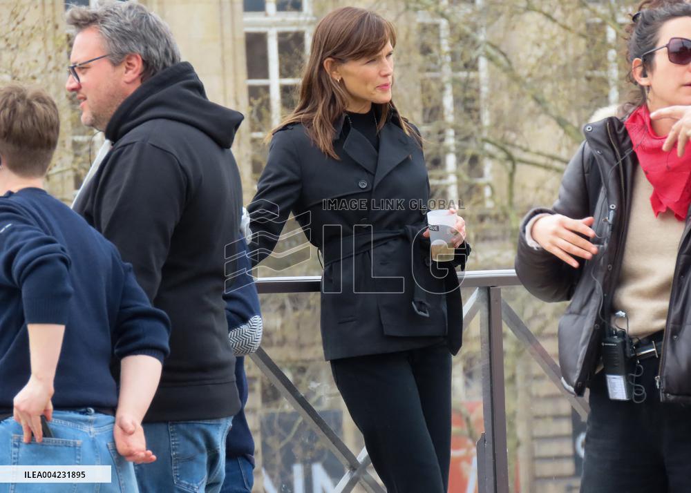 Jennifer Garner And Nikolaj Coster-Waldau On Set Of The Last Thing He Told Me - Paris