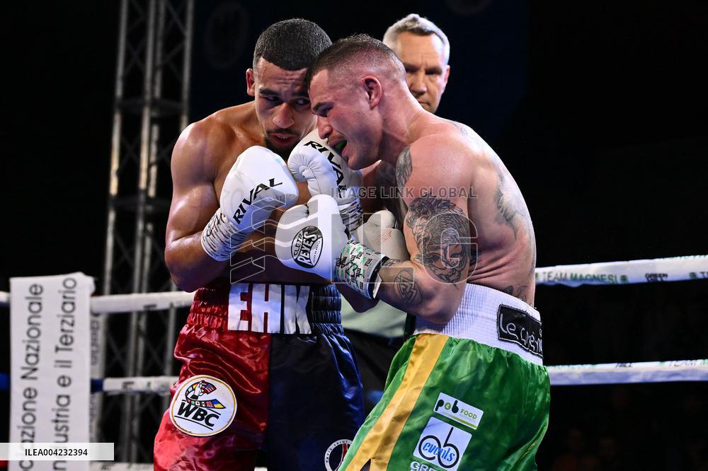 CONTATTO - Boxe - Mondiale Silver WBC Feather Weight - Magnesi vs El Handri