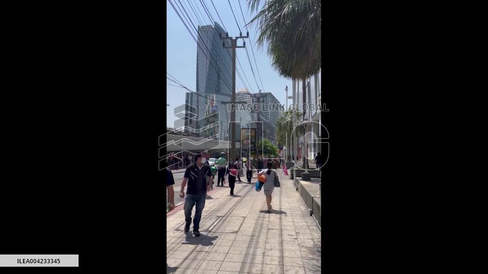 Thailand: People Flee Outside After M7.7 Quake Strikes Bangkok 5