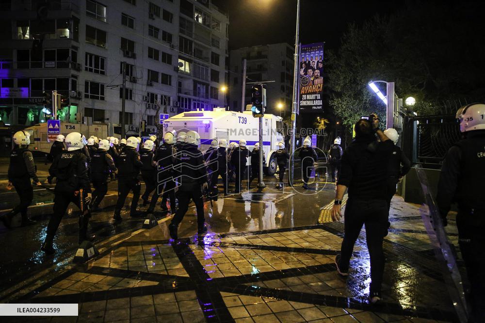 Protests continue over arrest of Istanbul mayor - Izmir