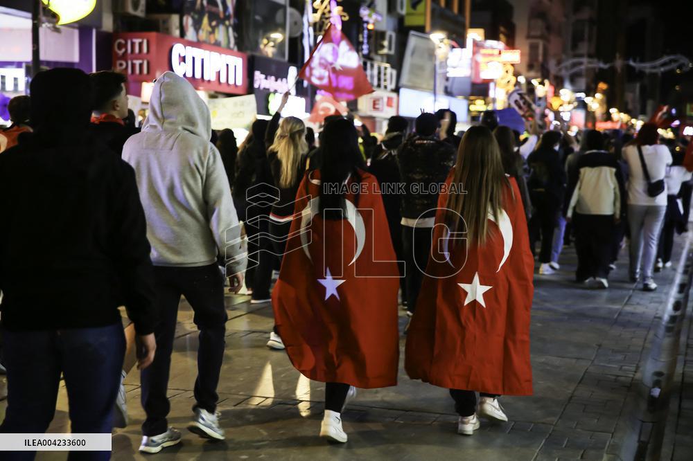 Protests continue over arrest of Istanbul mayor - Izmir