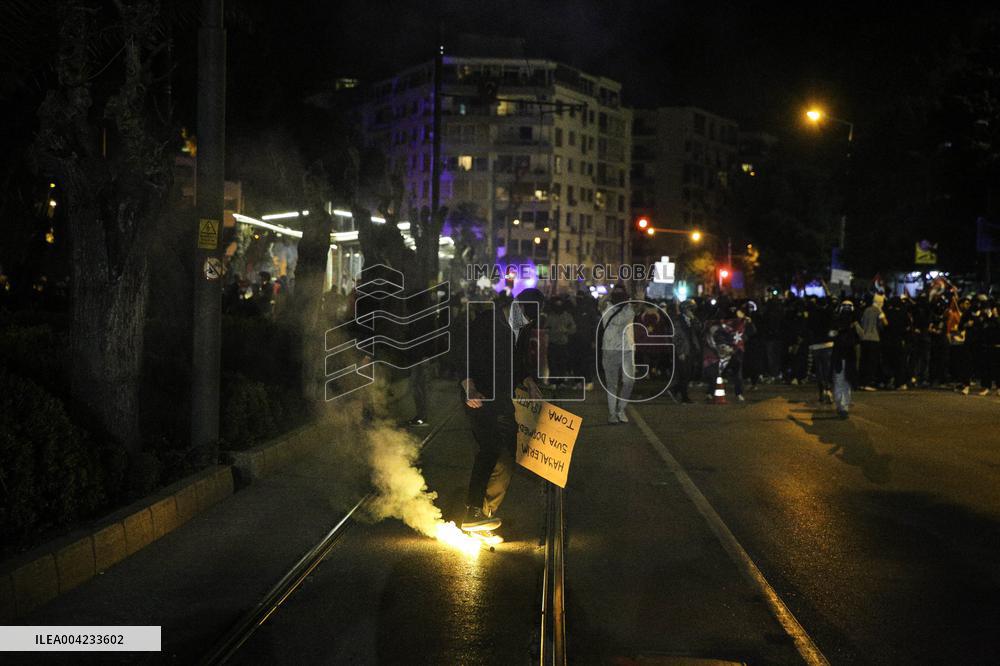 Protests continue over arrest of Istanbul mayor - Izmir