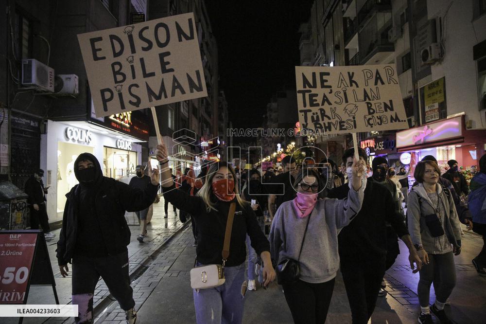 Protests continue over arrest of Istanbul mayor - Izmir