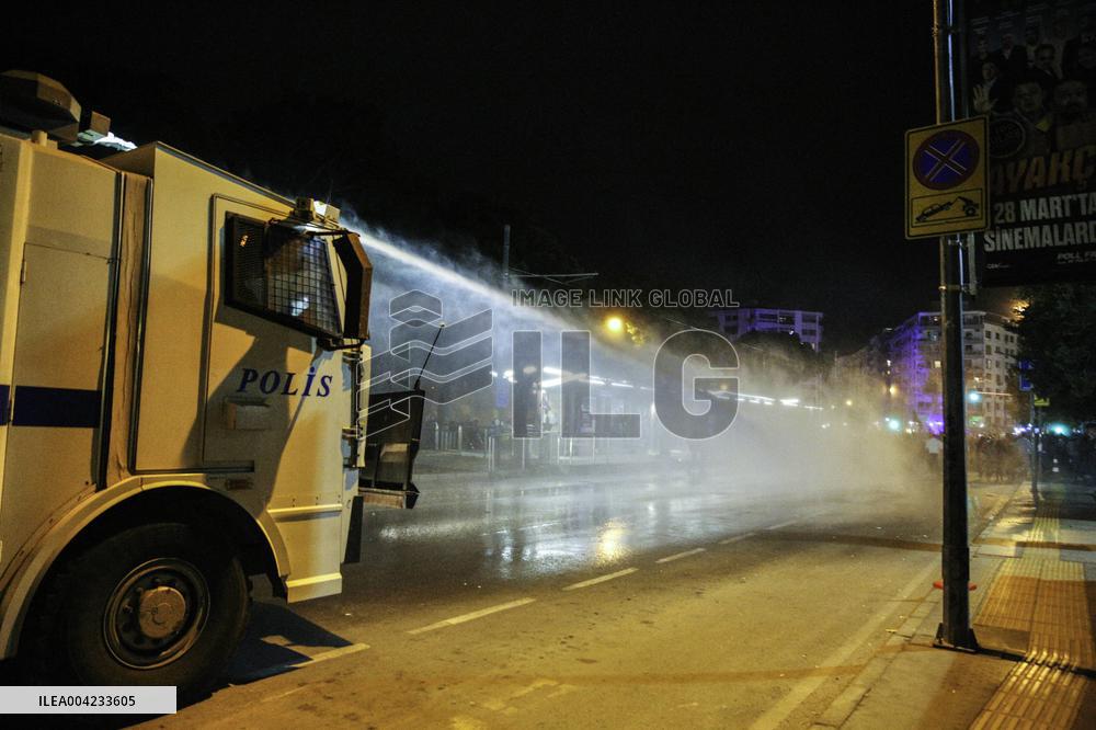 Protests continue over arrest of Istanbul mayor - Izmir