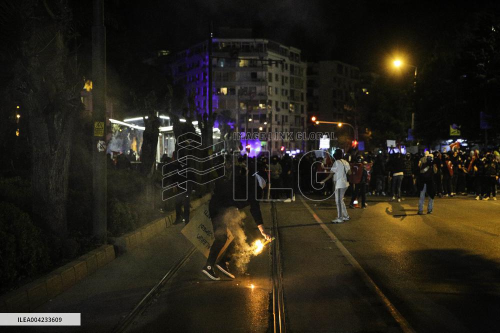 Protests continue over arrest of Istanbul mayor - Izmir