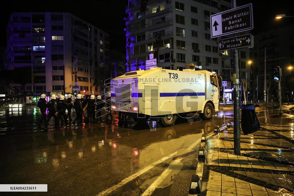 Protests continue over arrest of Istanbul mayor - Izmir
