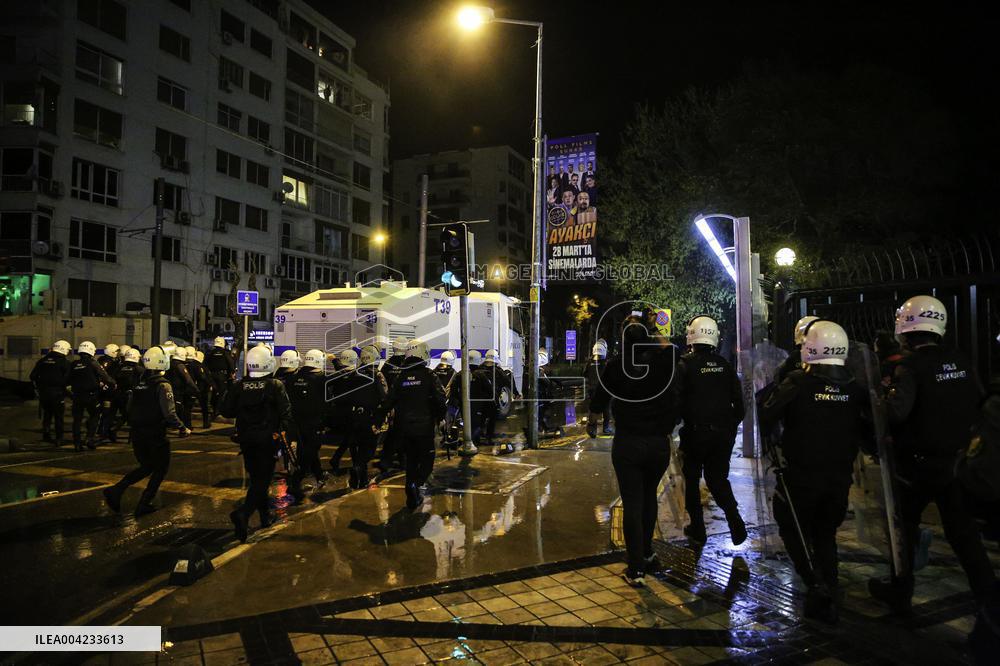 Protests continue over arrest of Istanbul mayor - Izmir