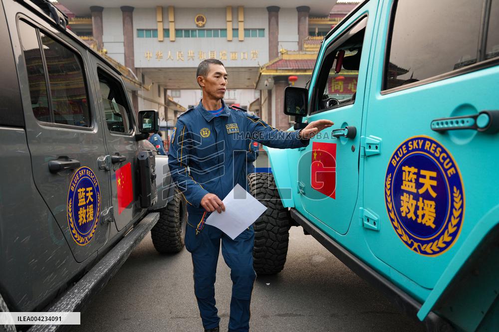 Chinese Rescue Teams Depart For Myanmar