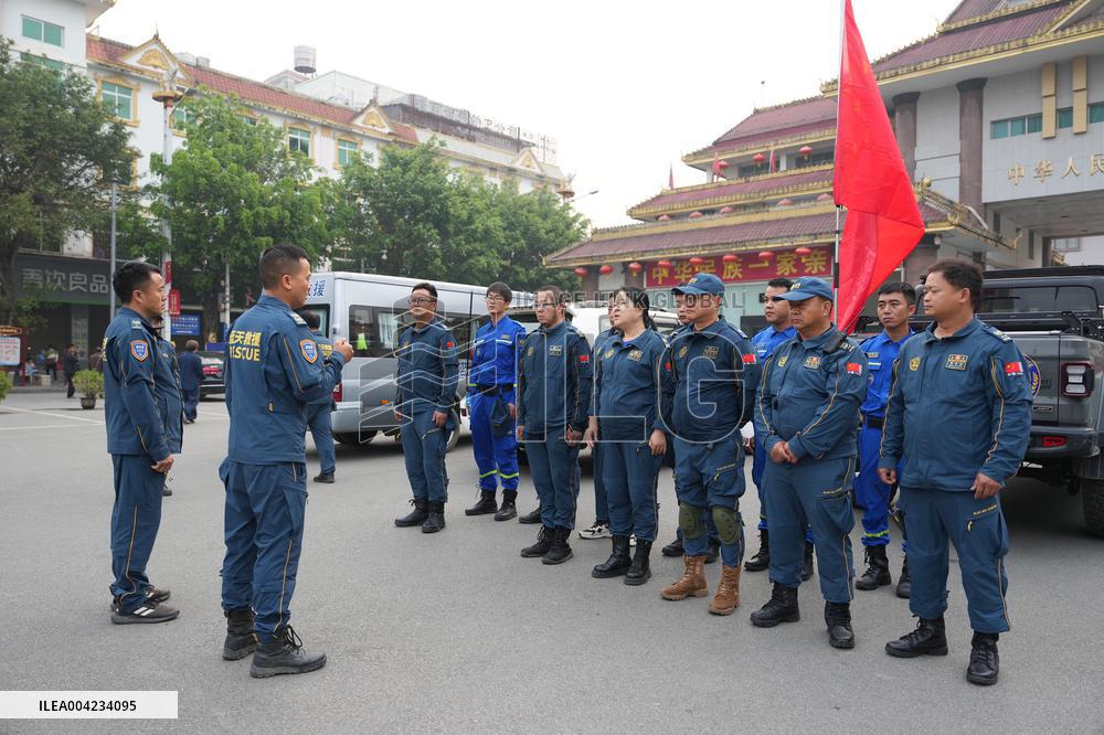 Chinese Rescue Teams Depart For Myanmar
