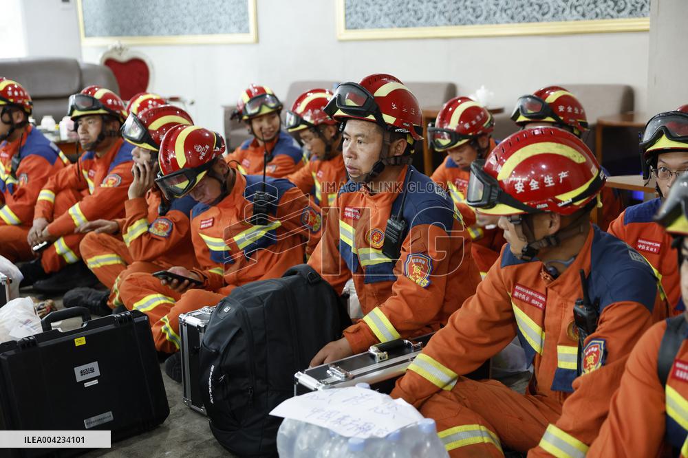 Chinese Rescue Teams Depart For Myanmar