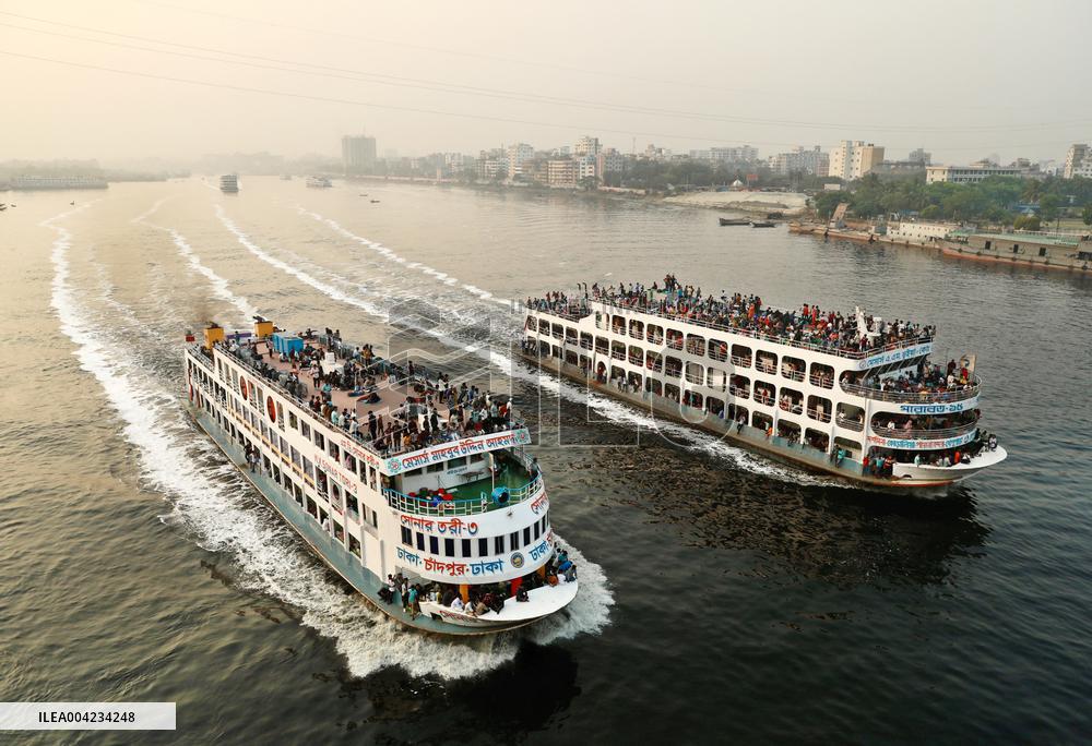 Millions of Bangladeshis travel in annual Eid-ul-Fitr exodus