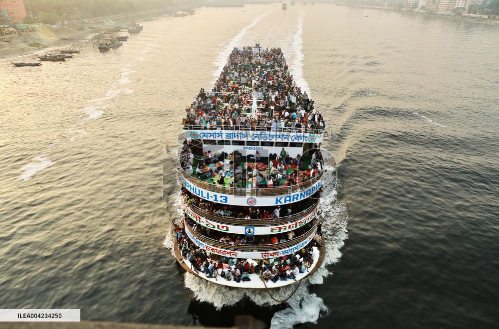 Millions of Bangladeshis travel in annual Eid-ul-Fitr exodus