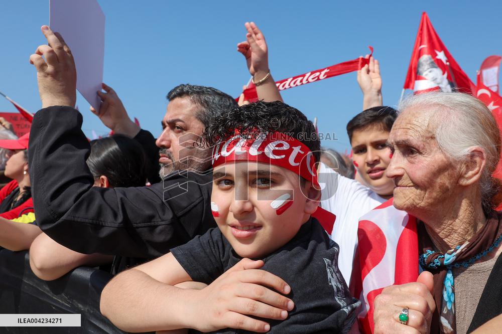 Hundreds Of Thousands Protest In Istanbul To Defend Democracy