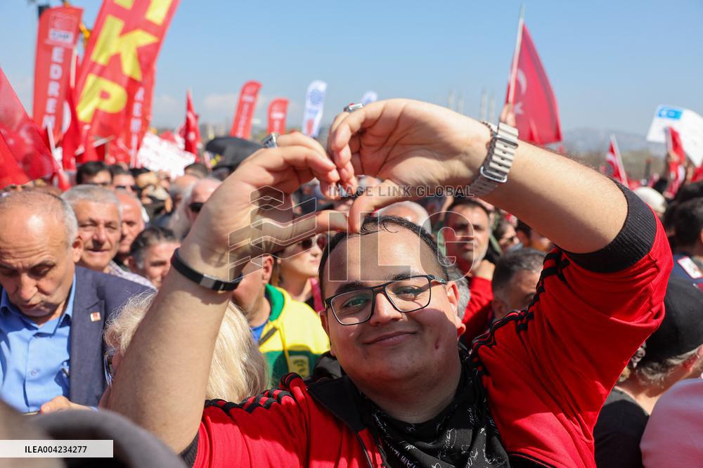 Hundreds Of Thousands Protest In Istanbul To Defend Democracy
