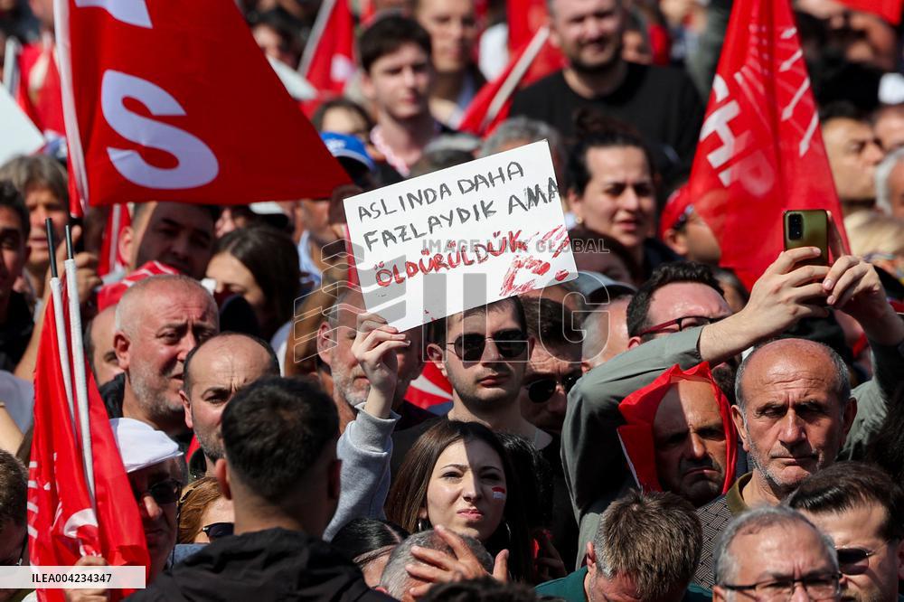 Hundreds Of Thousands Protest In Istanbul To Defend Democracy