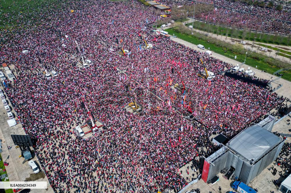 Hundreds Of Thousands Protest In Istanbul To Defend Democracy