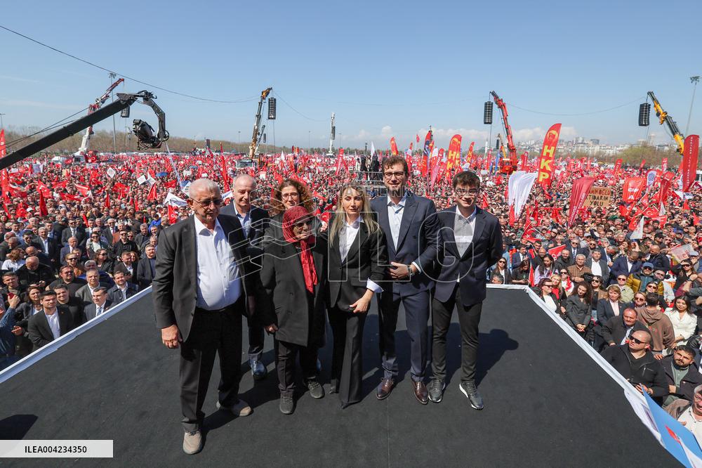 Hundreds Of Thousands Protest In Istanbul To Defend Democracy