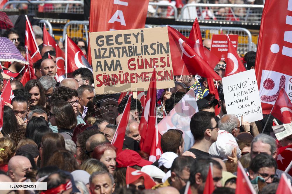 Hundreds Of Thousands Protest In Istanbul To Defend Democracy