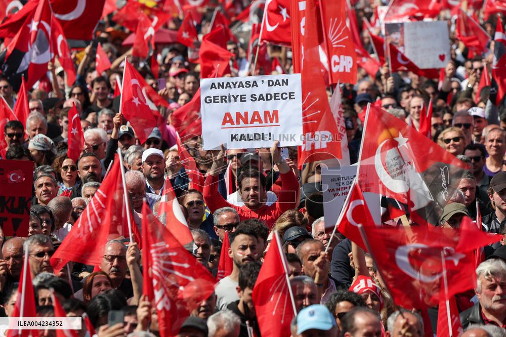 Hundreds Of Thousands Protest In Istanbul To Defend Democracy