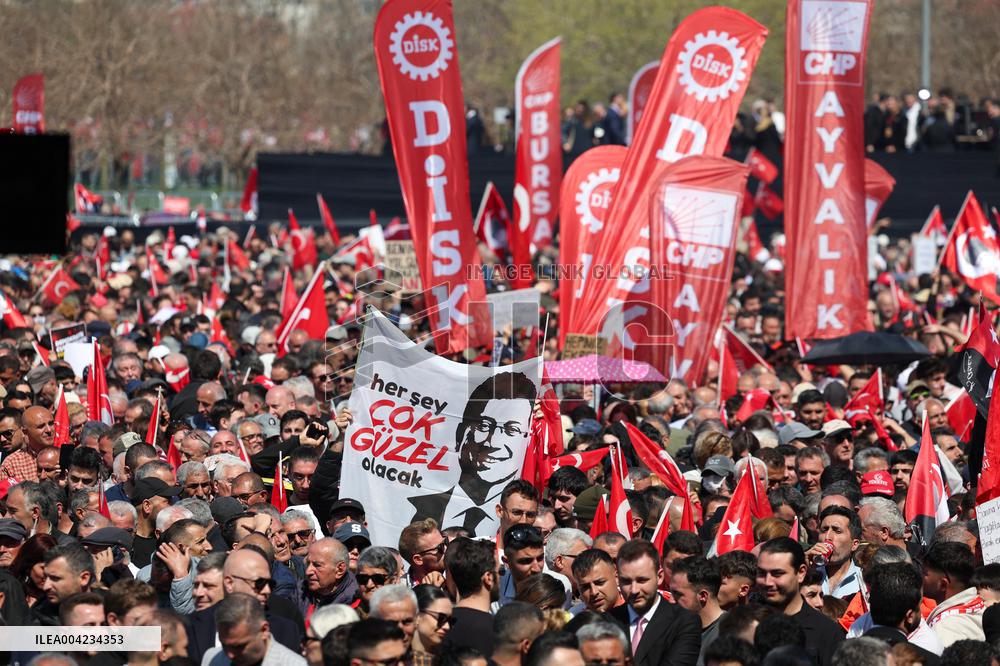 Hundreds Of Thousands Protest In Istanbul To Defend Democracy