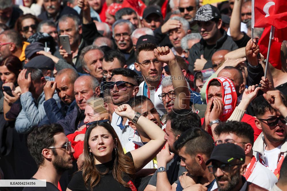 Hundreds Of Thousands Protest In Istanbul To Defend Democracy