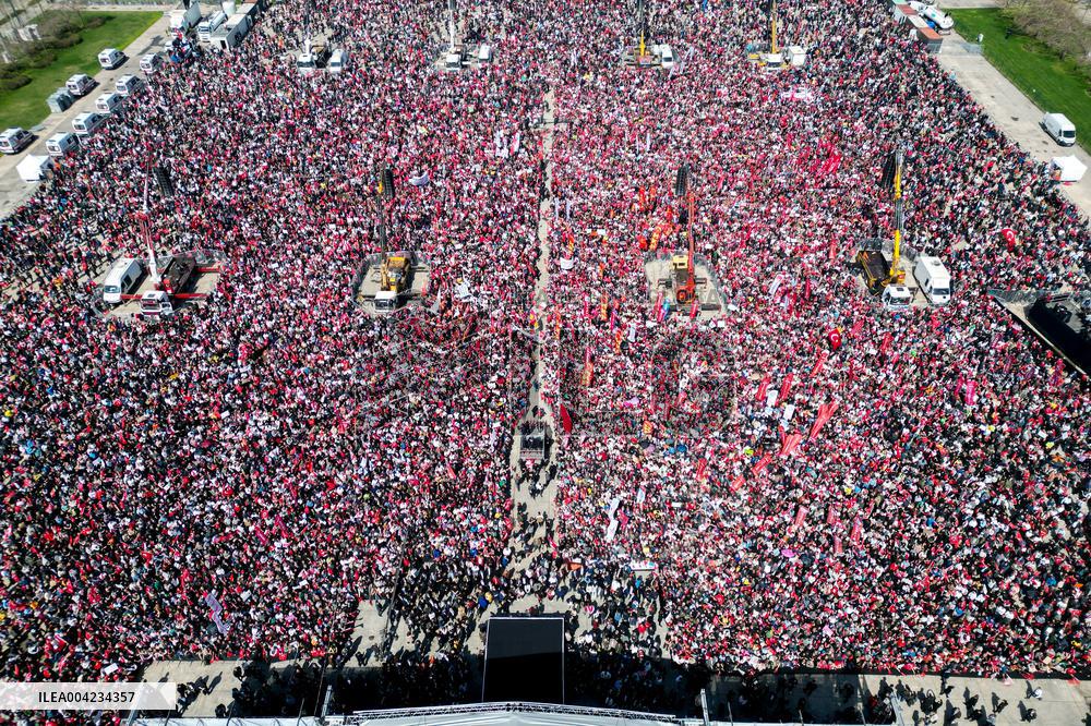 Hundreds Of Thousands Protest In Istanbul To Defend Democracy