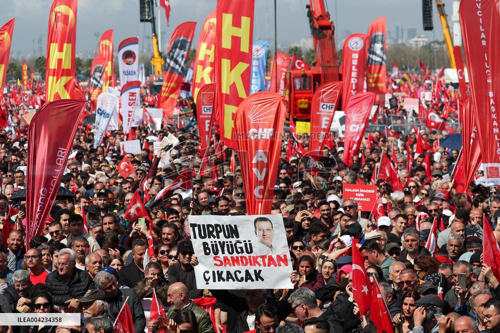 Hundreds Of Thousands Protest In Istanbul To Defend Democracy