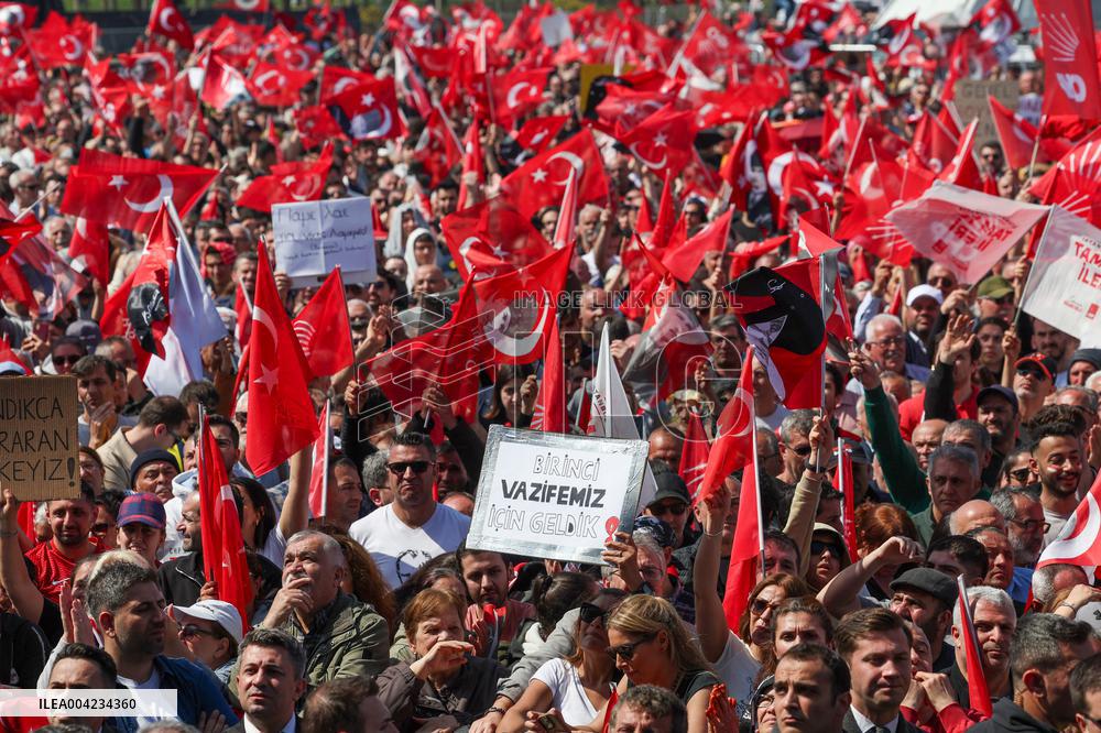 Hundreds Of Thousands Protest In Istanbul To Defend Democracy