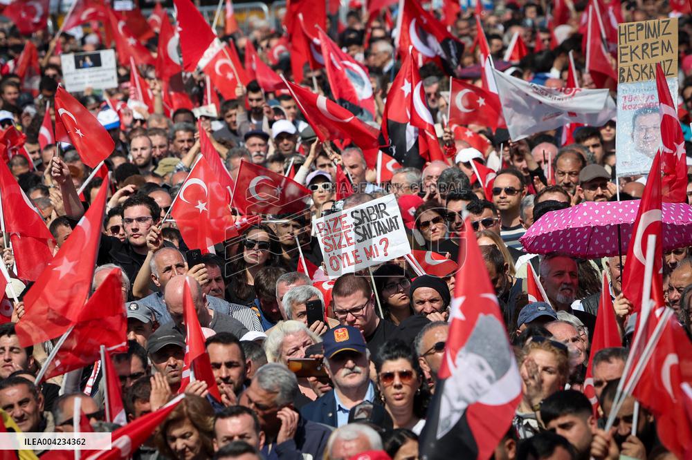 Hundreds Of Thousands Protest In Istanbul To Defend Democracy
