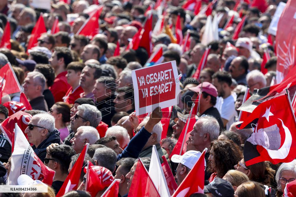 Hundreds Of Thousands Protest In Istanbul To Defend Democracy