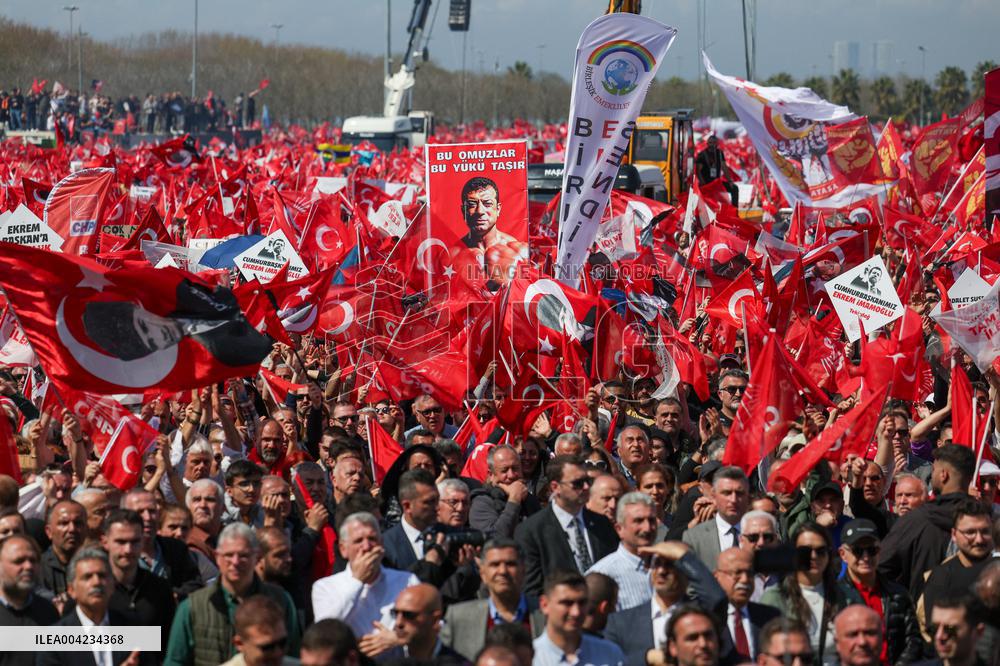 Hundreds Of Thousands Protest In Istanbul To Defend Democracy