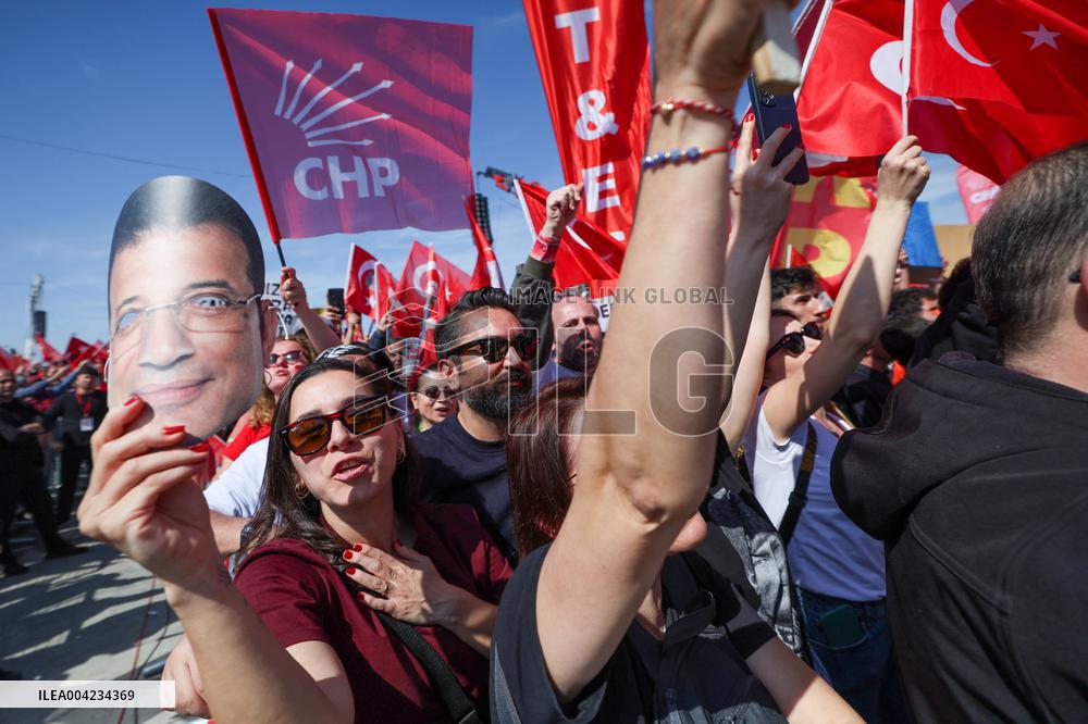 Hundreds Of Thousands Protest In Istanbul To Defend Democracy