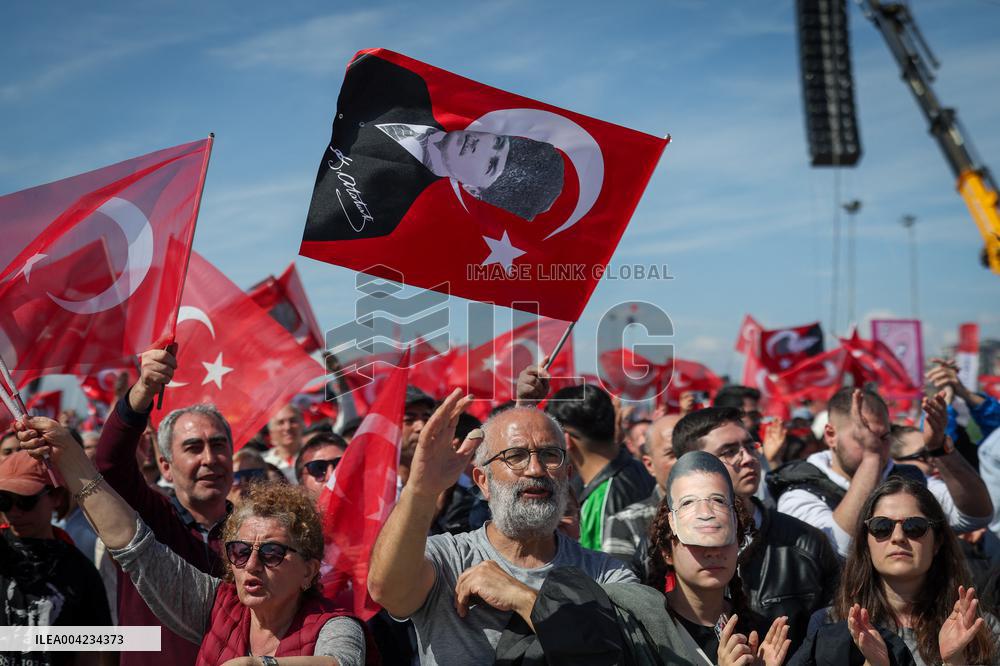 Hundreds Of Thousands Protest In Istanbul To Defend Democracy