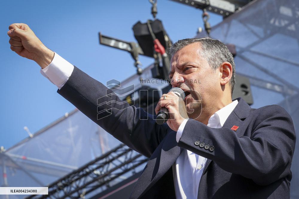 Hundreds Of Thousands Protest In Istanbul To Defend Democracy