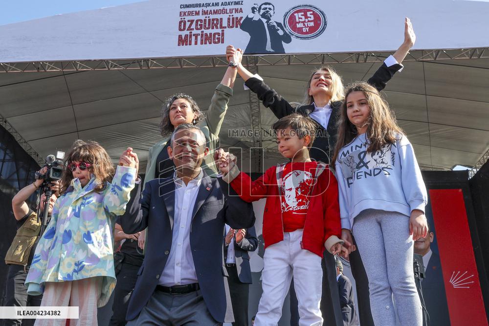 Hundreds Of Thousands Protest In Istanbul To Defend Democracy