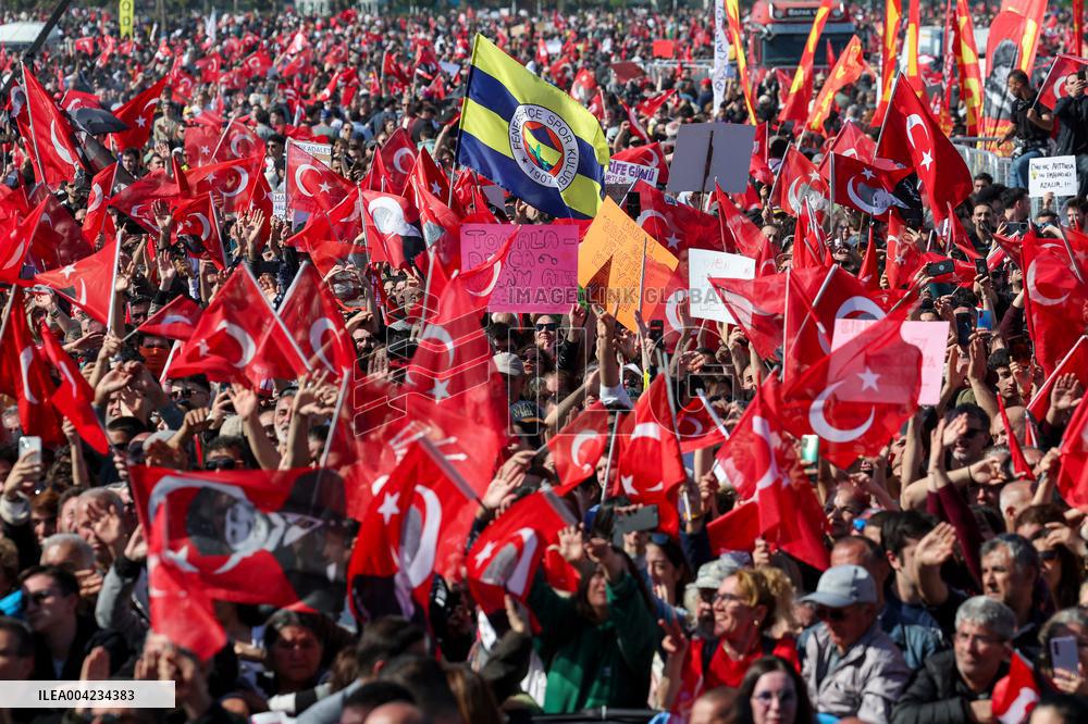Hundreds Of Thousands Protest In Istanbul To Defend Democracy