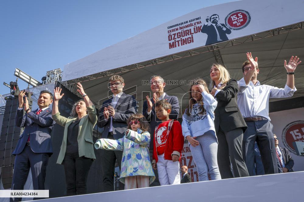 Hundreds Of Thousands Protest In Istanbul To Defend Democracy