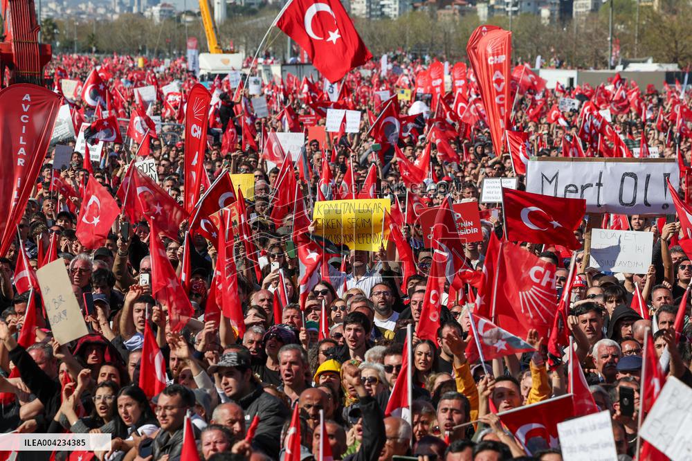 Hundreds Of Thousands Protest In Istanbul To Defend Democracy